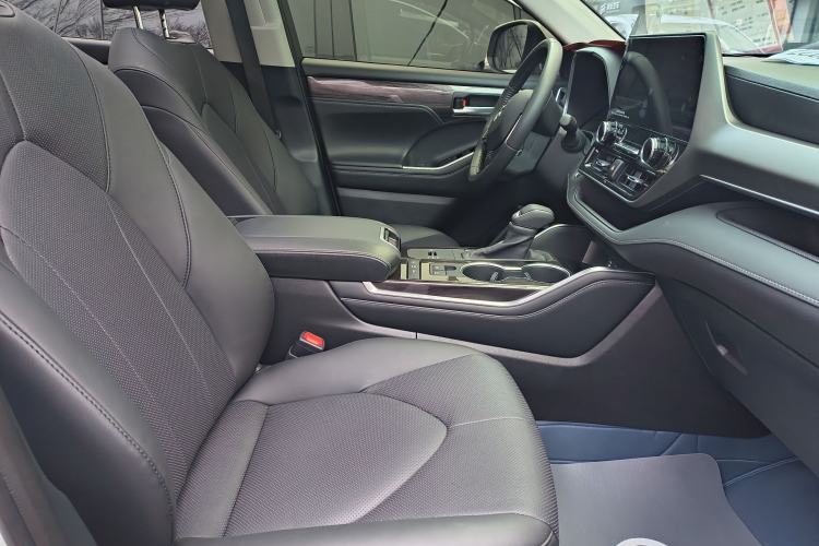 Used Toyota Highlander 2024 2.5L Smart Electric Hybrid Dual-Engine Four-Wheel Drive Prestige Version – 7 Seats Interior 8