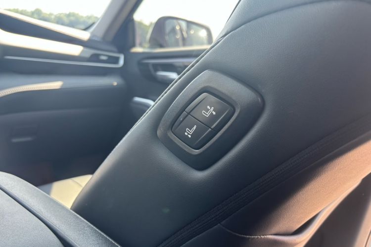 Used Toyota Highlander 2024 2.5L Smart Electric Hybrid Dual-Motor All-Wheel-Drive Luxury 7-Seater Interior 9