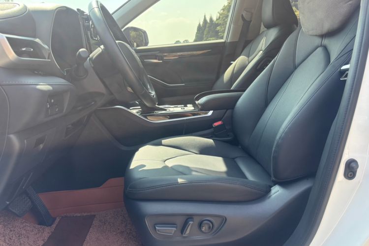 Used Toyota Highlander 2024 2.5L Smart Electric Hybrid Dual-Motor All-Wheel-Drive Luxury 7-Seater Left Front Seat