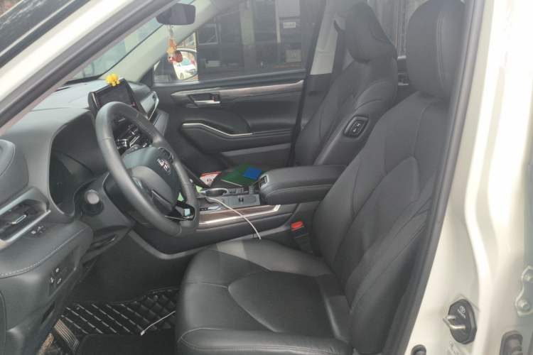 Used Toyota Highlander 2024 2.5L Smart Electric Hybrid Dual-Engine Four-Wheel Drive Prestige Version – 7 Seats Left Front Seat