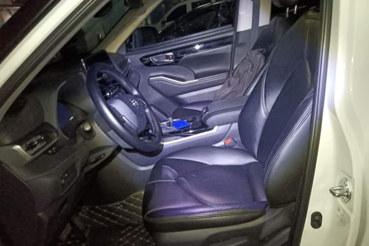 Used Toyota Highlander 2024 2.5L Smart e-Power Dual-Motor All-Wheel-Drive Elite Version – 7 Seats Left Front Seat