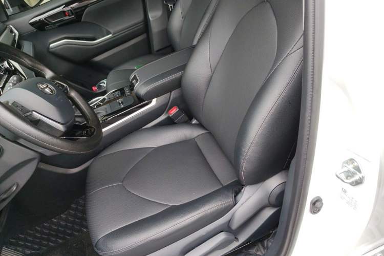 Used Toyota Highlander 2024 2.5L Smart e-Power Dual-Motor All-Wheel-Drive Elite Version – 7 Seats Left Front Seat