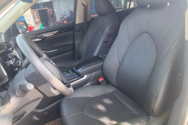 Used Toyota Highlander 2024 2.5L Smart Electric Hybrid Dual-Motor All-Wheel-Drive Luxury 7-Seater Left Front Seat