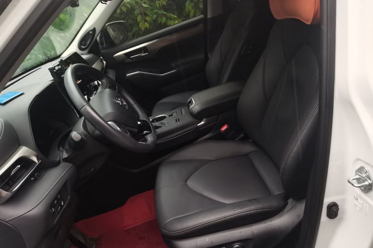 Used Toyota Highlander 2024 2.5L Smart e-Power Dual-Motor All-Wheel-Drive Supreme Edition – 7 Seats Left Front Seat