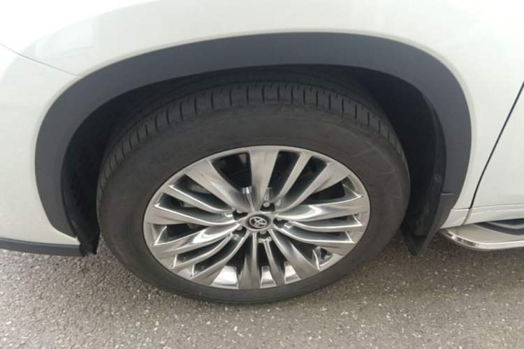 Used Toyota Highlander 2024 2.5L Smart Electric Hybrid Dual-Motor All-Wheel-Drive Luxury 7-Seater Left Front Wheel Hub