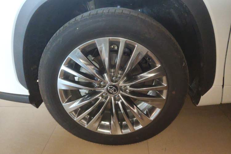 Used Toyota Highlander 2024 2.5L Smart Electric Hybrid Dual-Motor Two-Wheel-Drive Prestige Version 7 Seats Left Front Wheel Hub
