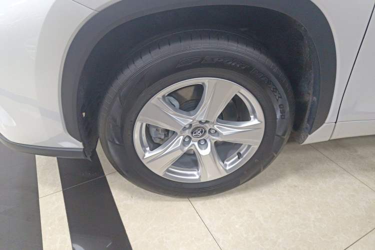 Used Toyota Highlander 2024 2.5L Smart Electric Hybrid Dual-Motor Two-Wheel-Drive Elite Edition 5 Seats Left Front Wheel Hub