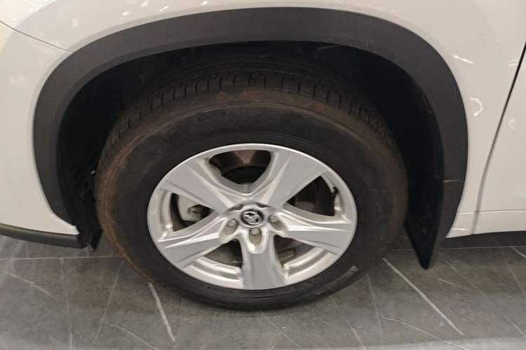 Used Toyota Highlander 2024 2.5L Smart Electric Hybrid Dual-Motor Two-Wheel-Drive Elite Edition 5 Seats Left Front Wheel Hub