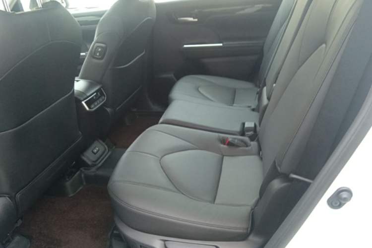 Used Toyota Highlander 2024 2.5L Smart Electric Hybrid Dual-Motor All-Wheel-Drive Luxury 7-Seater Left Rear Seat