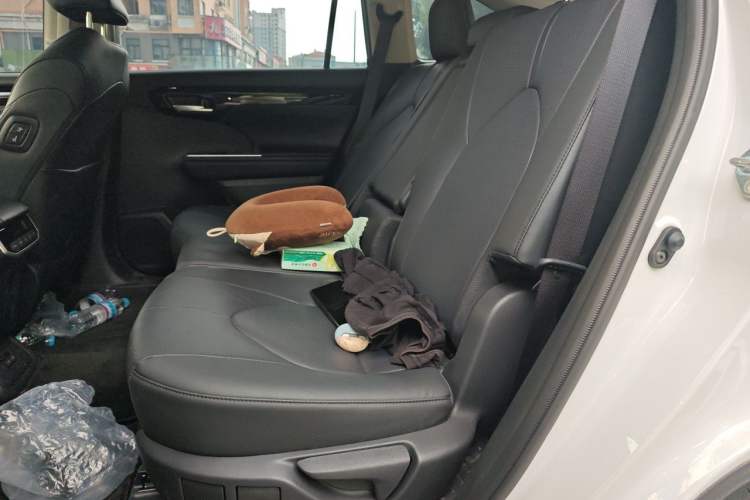 Used Toyota Highlander 2024 2.5L Smart Electric Hybrid Dual-Motor Two-Wheel Drive Luxury Version 7 Seats Left Rear Seat