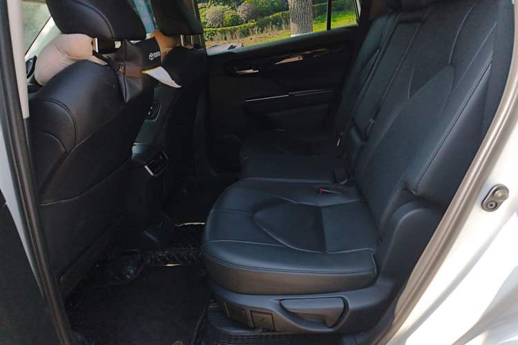 Used Toyota Highlander 2024 2.5L Smart Electric Hybrid Dual-Motor All-Wheel-Drive Luxury 7-Seater Left Rear Seat