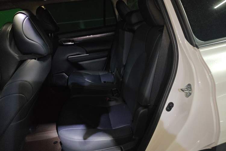 Used Toyota Highlander 2024 2.5L Smart Electric Hybrid Dual-Engine Four-Wheel Drive Prestige Version – 7 Seats Left Rear Seat