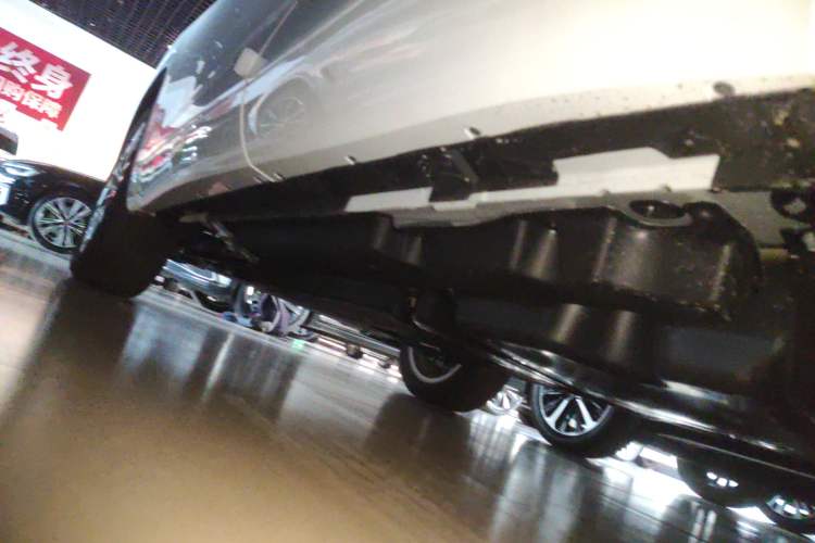 Used Toyota Highlander 2024 2.5L Smart Electric Hybrid Dual-Motor Two-Wheel-Drive Prestige Version 7 Seats Left Side Sill