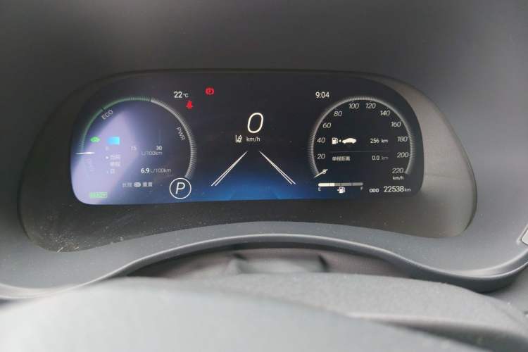 Used Toyota Highlander 2024 2.5L Smart e-Power Dual-Motor All-Wheel-Drive Elite Version – 7 Seats Odometer Close Up