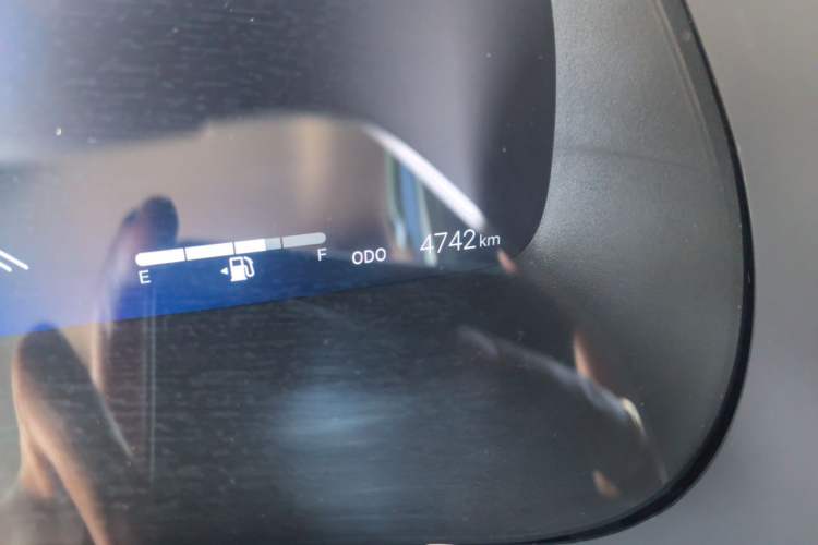 Used Toyota Highlander 2024 2.5L Smart Electric Hybrid Dual-Motor All-Wheel-Drive Luxury 7-Seater Odometer Close Up