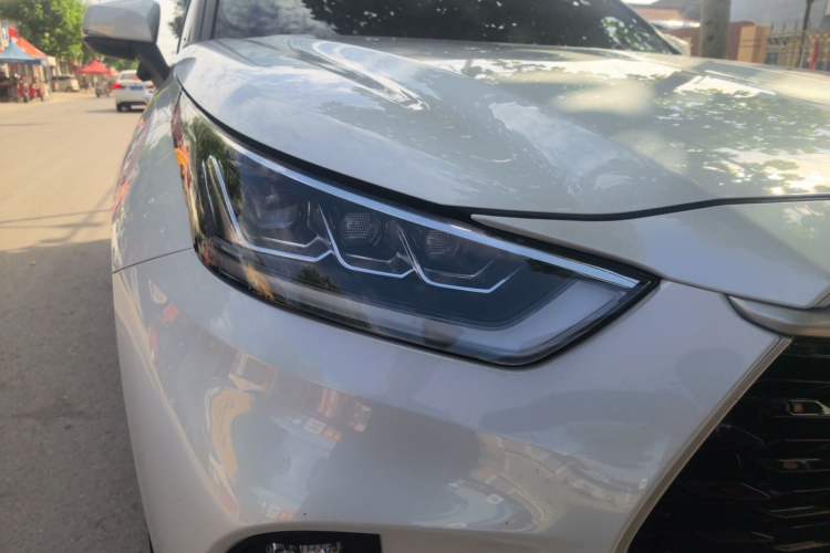 Used Toyota Highlander 2024 2.5L Smart Electric Hybrid Dual-Motor All-Wheel-Drive Luxury 7-Seater Right Front Headlight