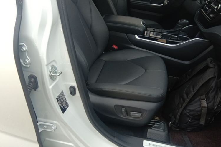 Used Toyota Highlander 2024 2.5L Smart Electric Hybrid Dual-Motor All-Wheel-Drive Luxury 7-Seater Right Front Seat