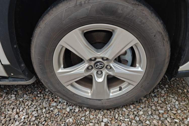 Used Toyota Highlander 2024 2.5L Smart e-Power Dual-Motor All-Wheel-Drive Elite Version – 7 Seats Right Front Wheel Hub