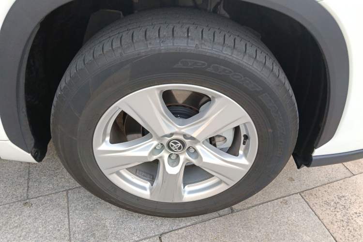 Used Toyota Highlander 2024 2.5L Smart Electric Hybrid Dual-Motor Two-Wheel-Drive Elite Edition 5 Seats Right Front Wheel Hub