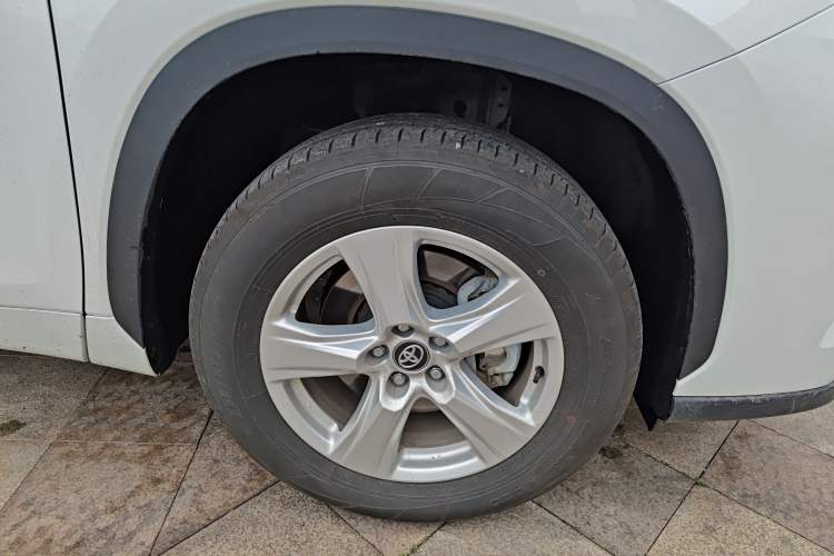 Used Toyota Highlander 2024 2.5L Smart Electric Hybrid Dual-Motor Two-Wheel-Drive Elite Edition 5 Seats Right Front Wheel Hub