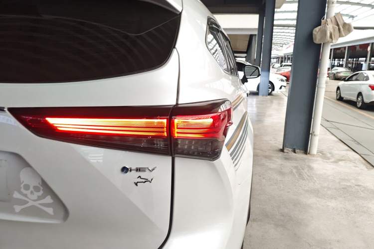 Used Toyota Highlander 2024 2.5L Smart Electric Hybrid Dual-Motor Two-Wheel-Drive Elite Edition 5 Seats Right Rear Taillight