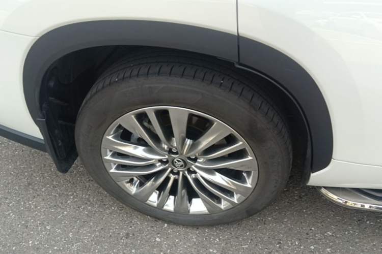 Used Toyota Highlander 2024 2.5L Smart Electric Hybrid Dual-Motor All-Wheel-Drive Luxury 7-Seater Right Rear Wheel Hub