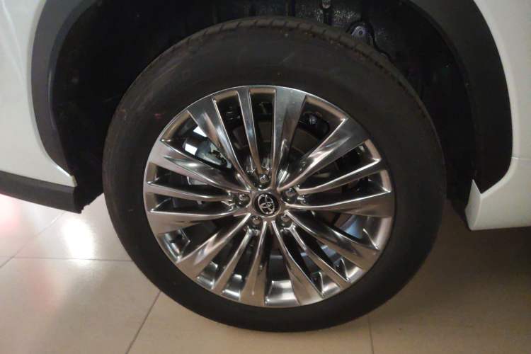 Used Toyota Highlander 2024 2.5L Smart Electric Hybrid Dual-Motor Two-Wheel-Drive Prestige Version 7 Seats Right Rear Wheel Hub
