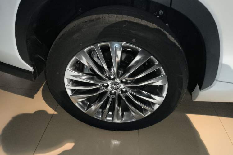 Used Toyota Highlander 2024 2.5L Smart Electric Hybrid Dual-Motor Two-Wheel-Drive Prestige Version 7 Seats Right Rear Wheel Hub