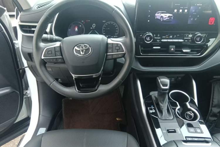 Used Toyota Highlander 2024 2.5L Smart Electric Hybrid Dual-Motor All-Wheel-Drive Luxury 7-Seater Steering Wheel