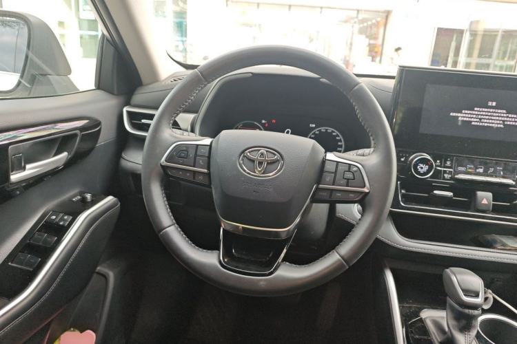 Used Toyota Highlander 2024 2.5L Smart Electric Hybrid Dual-Motor Two-Wheel Drive Luxury Version 7 Seats Steering Wheel