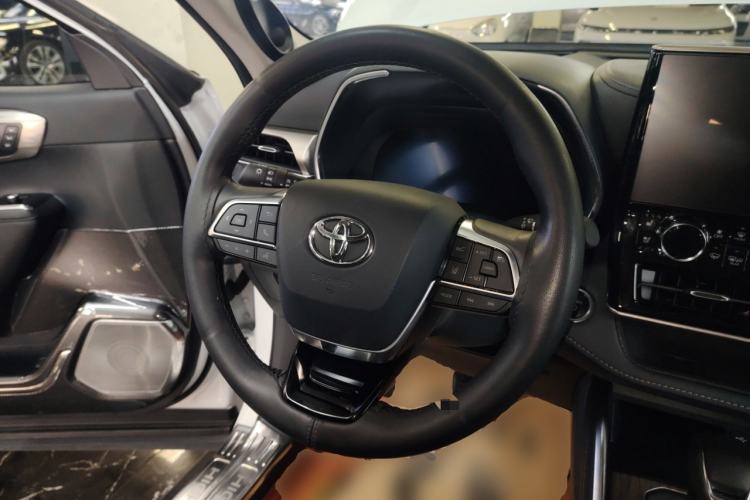 Used Toyota Highlander 2024 2.5L Smart e-Power Dual-Motor All-Wheel-Drive Supreme Edition – 7 Seats Steering Wheel