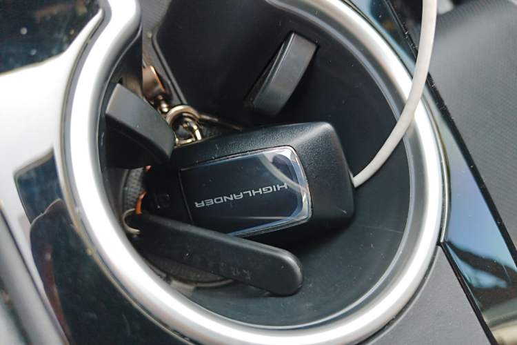 Used Toyota Highlander 2024 2.5L Smart Electric Hybrid Dual-Motor All-Wheel-Drive Luxury 7-Seater Vehicle Key