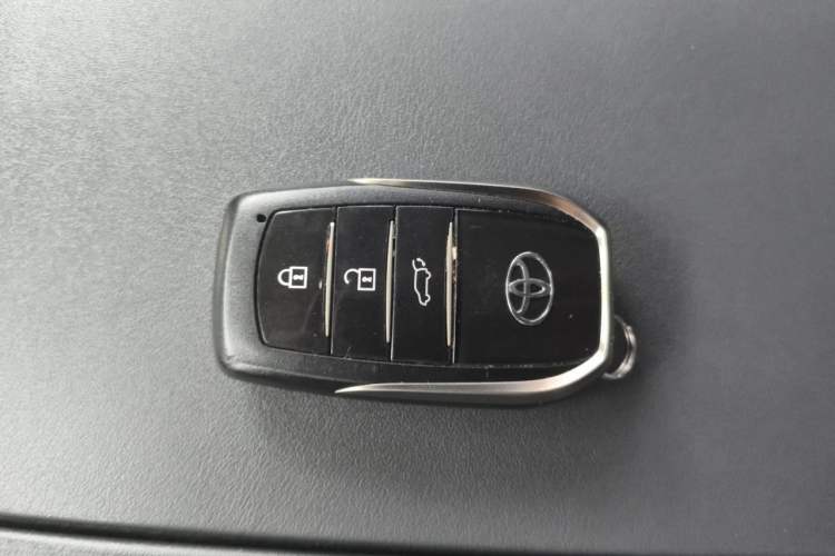 Used Toyota Highlander 2024 2.5L Smart Electric Hybrid Dual-Engine Four-Wheel Drive Prestige Version – 7 Seats Vehicle Key