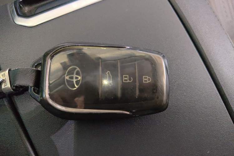 Used Toyota Highlander 2024 2.5L Smart Electric Hybrid Dual-Engine Four-Wheel Drive Prestige Version – 7 Seats Vehicle Key