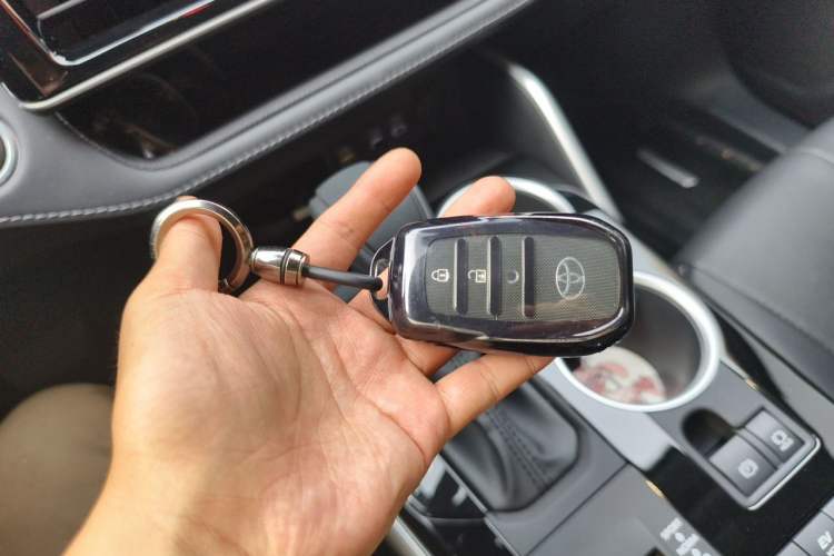 Used Toyota Highlander 2024 2.5L Smart Electric Hybrid Dual-Motor Two-Wheel-Drive Elite Edition 5 Seats Vehicle Key