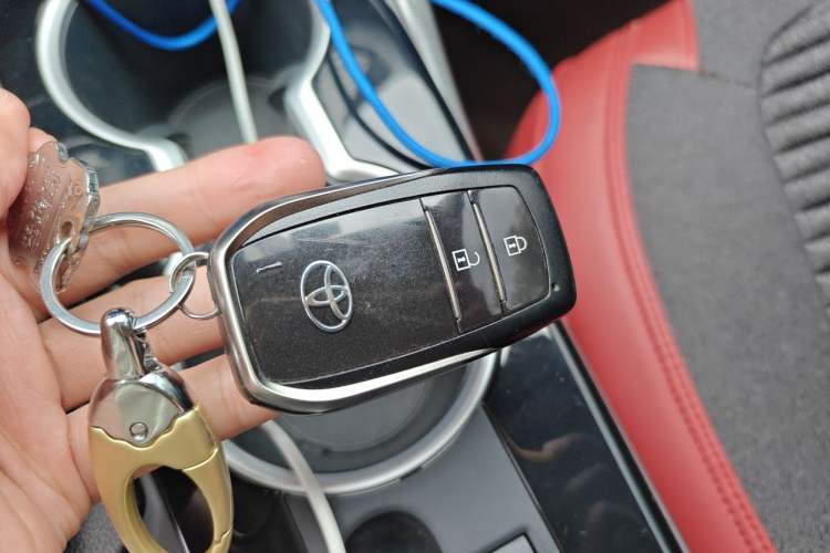 Used Toyota Highlander 2024 2.5L Smart e-Power Dual-Motor All-Wheel-Drive Elite Version – 7 Seats Vehicle Key