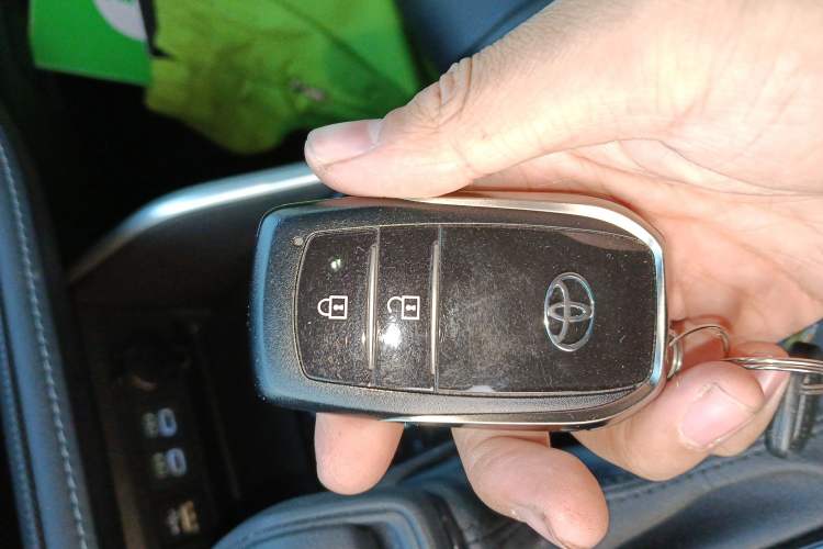 Used Toyota Highlander 2024 2.5L Smart Electric Hybrid Dual-Motor Two-Wheel-Drive Elite Edition 5 Seats Vehicle Key