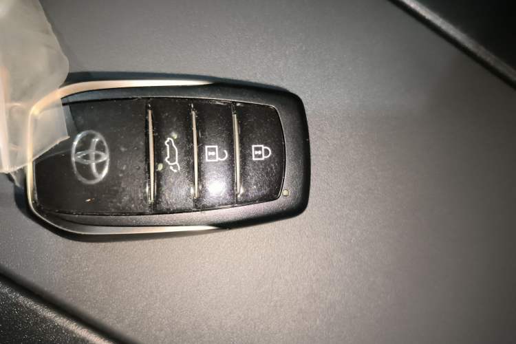 Used Toyota Highlander 2024 2.5L Smart Electric Hybrid Dual-Motor Two-Wheel-Drive Prestige Version 7 Seats Vehicle Key