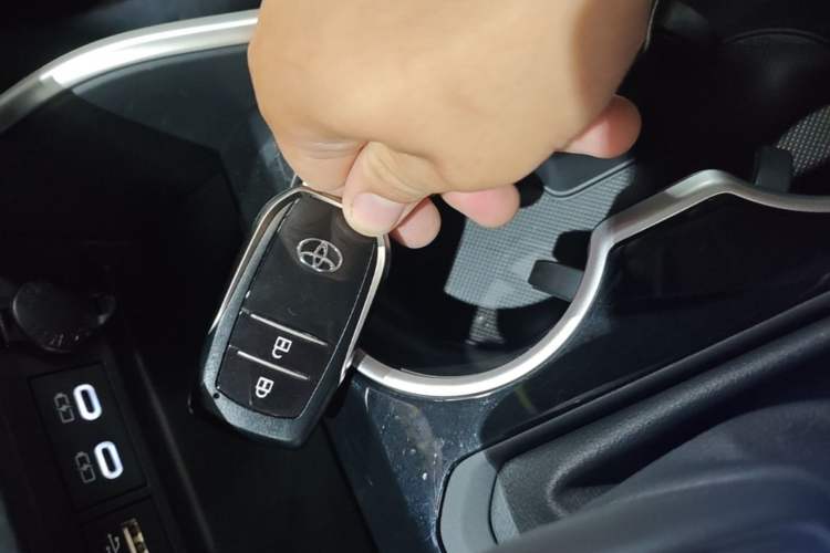 Used Toyota Highlander 2024 2.5L Smart Electric Hybrid Dual-Motor Two-Wheel-Drive Elite Edition 5 Seats Vehicle Key