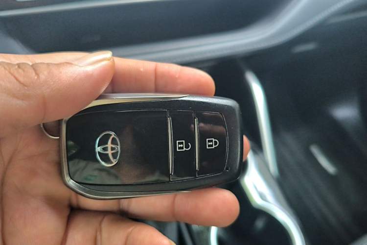 Used Toyota Highlander 2024 2.5L Smart Electric Hybrid Dual-Motor Two-Wheel-Drive Elite Edition 5 Seats Vehicle Key