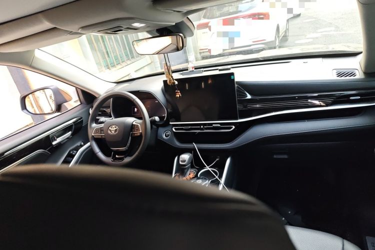 Used Toyota Highlander 2026 Model 2.5L Intelligent Electric Hybrid Dual-Engine Two-Wheel-Drive Luxury Edition 7-seater Center Console