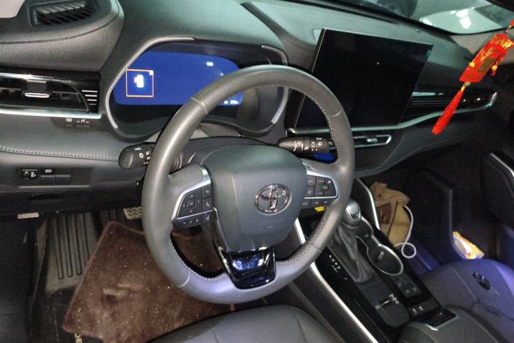 Used Toyota Highlander 2026 Model 2.5L Intelligent Electric Hybrid Dual-Engine Two-Wheel-Drive Elite Edition 5-seater Center Console