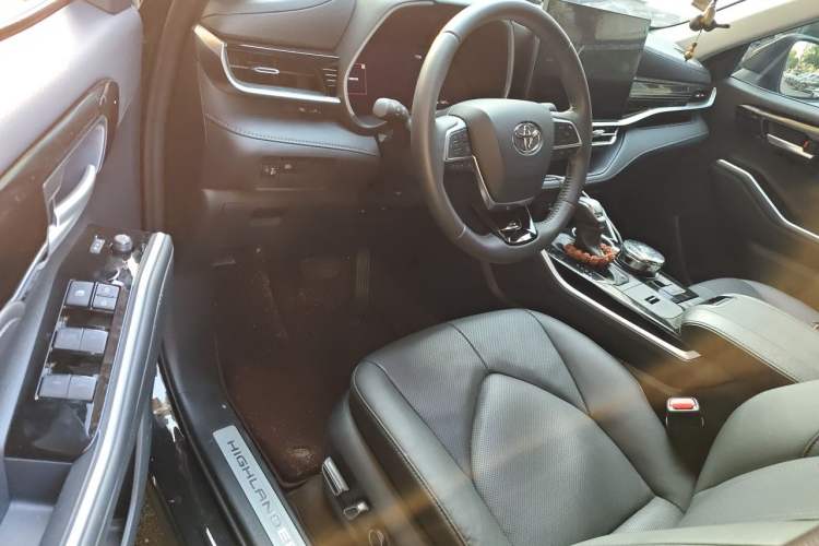 Used Toyota Highlander 2026 Model 2.5L Intelligent Electric Hybrid Dual-Engine Two-Wheel-Drive Luxury Edition 7-seater Driver Seat