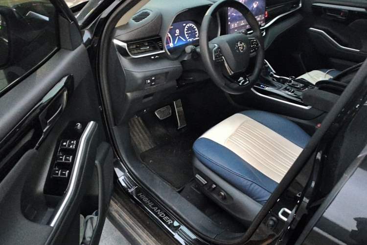 Used Toyota Highlander 2026 Model 2.5L Intelligent Electric Hybrid Dual-Engine Two-Wheel-Drive Elite Edition 5-seater Driver Seat