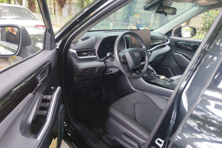 Used Toyota Highlander 2026 Model 2.5L Intelligent Electric Hybrid Dual-Engine Two-Wheel-Drive Elite Edition 7-seater Driver Seat