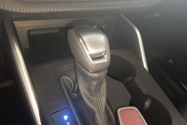 Used Toyota Highlander 2026 Model 2.5L Intelligent Electric Hybrid Dual-Engine Two-Wheel-Drive Elite Edition 7-seater Gear Lever