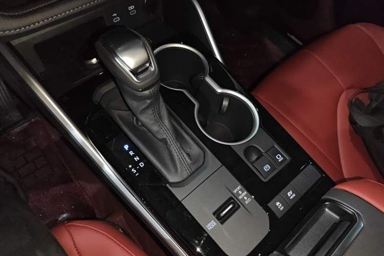 Used Toyota Highlander 2026 Model 2.5L Intelligent Electric Hybrid Dual-Engine Two-Wheel-Drive Elite Edition 5-seater Gear Lever