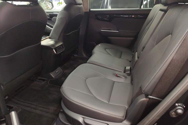 Used Toyota Highlander 2026 Model 2.5L Intelligent Electric Hybrid Dual-Engine Two-Wheel-Drive Elite Edition 7-seater Interior 4