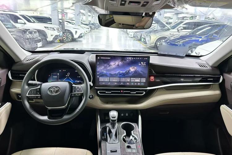 Used Toyota Highlander 2026 Model 2.5L Intelligent Electric Hybrid Dual-Engine All-Wheel-Drive Prestige Edition 7-seater Interior 4