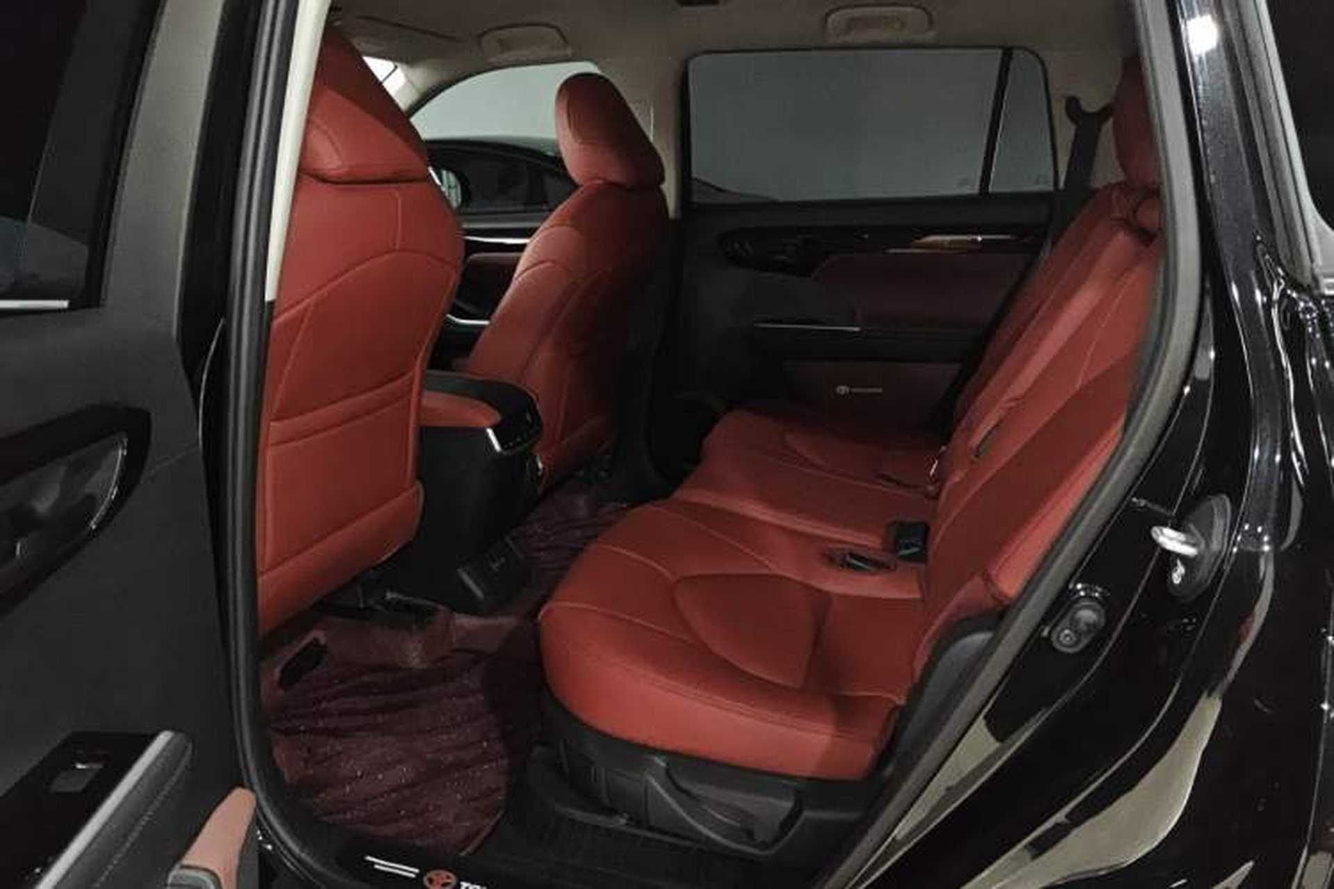 Used Toyota Highlander 2026 Model 2.5L Intelligent Electric Hybrid Dual-Engine Two-Wheel-Drive Elite Edition 5-seater Interior 4